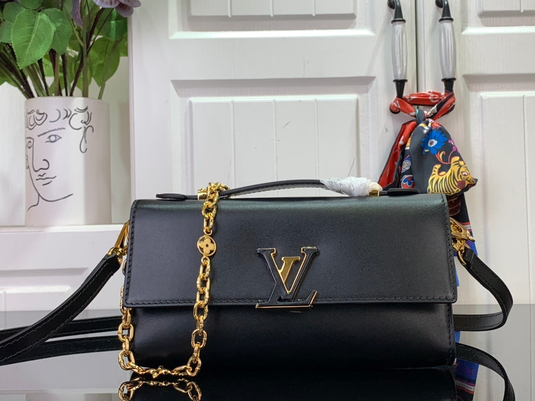 LV Wallet On Chain Capucines