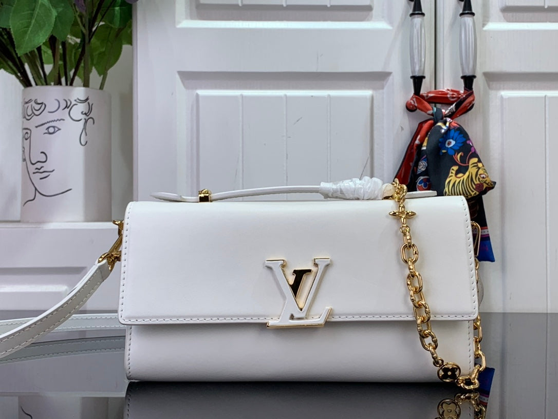 LV Wallet On Chain Capucines