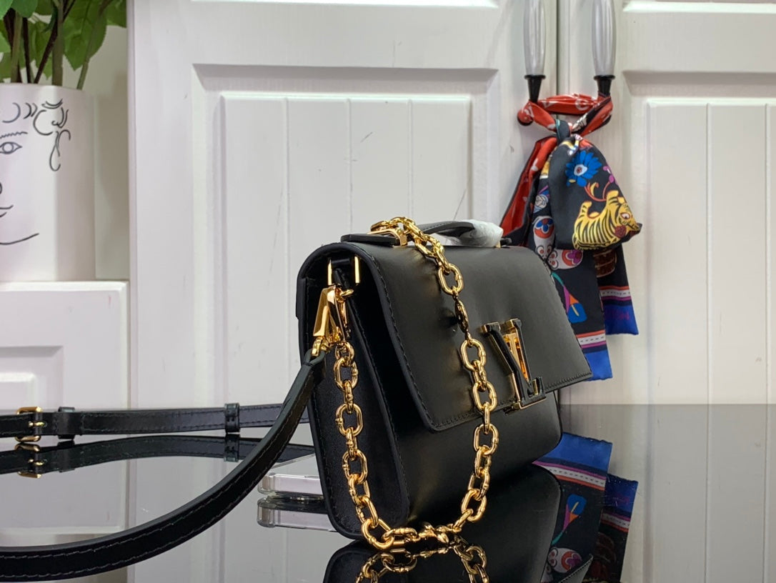 LV Wallet On Chain Capucines
