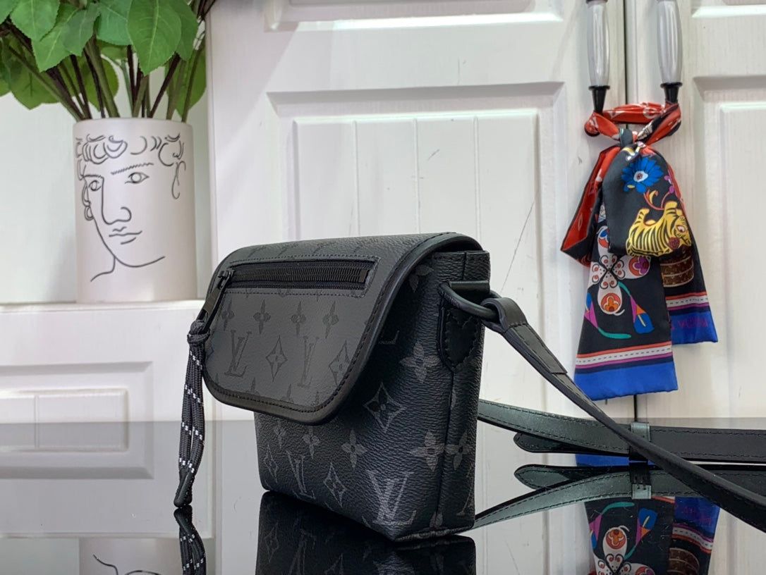 LV Pulse Monogram
