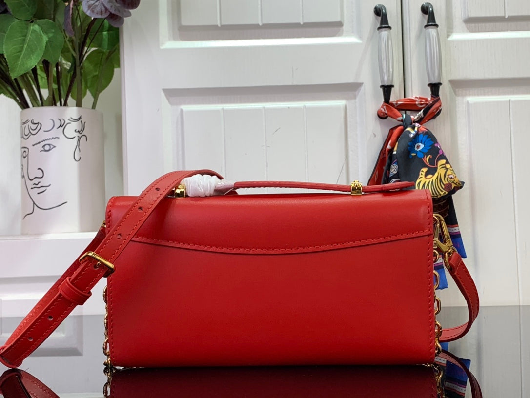 LV Wallet On Chain Capucines