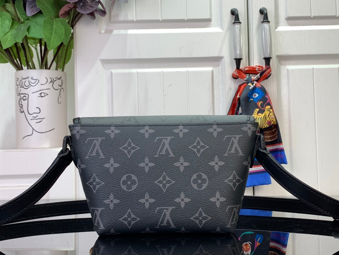 LV Pulse Monogram