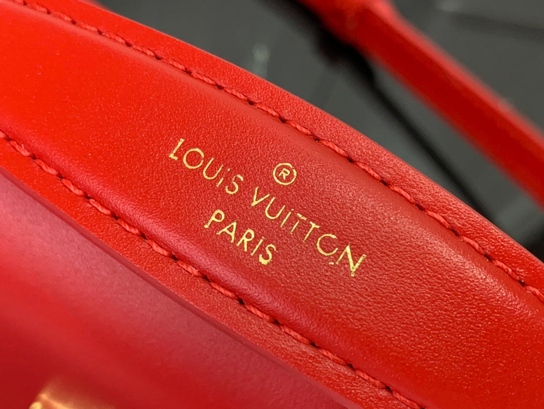 LV Wallet On Chain Capucines