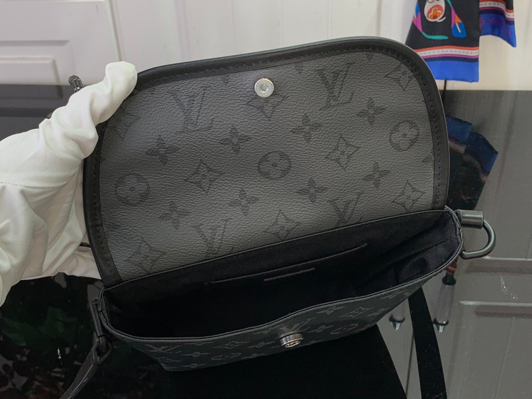 LV Pulse Monogram