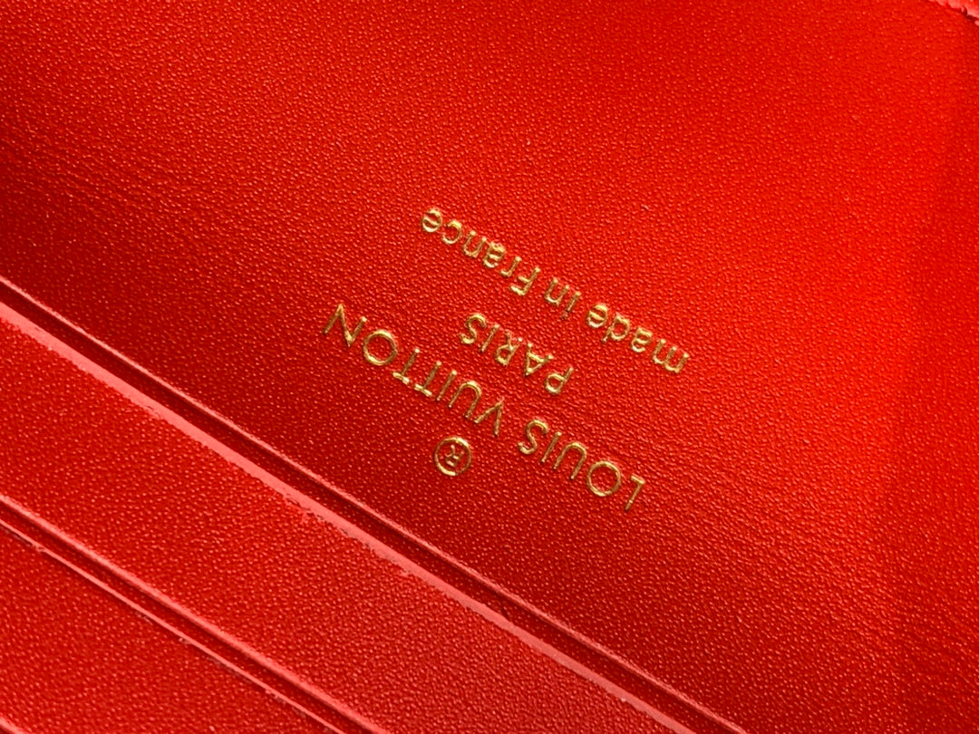 LV Wallet On Chain Capucines