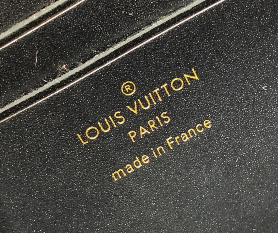 LV Wallet On Chain Capucines