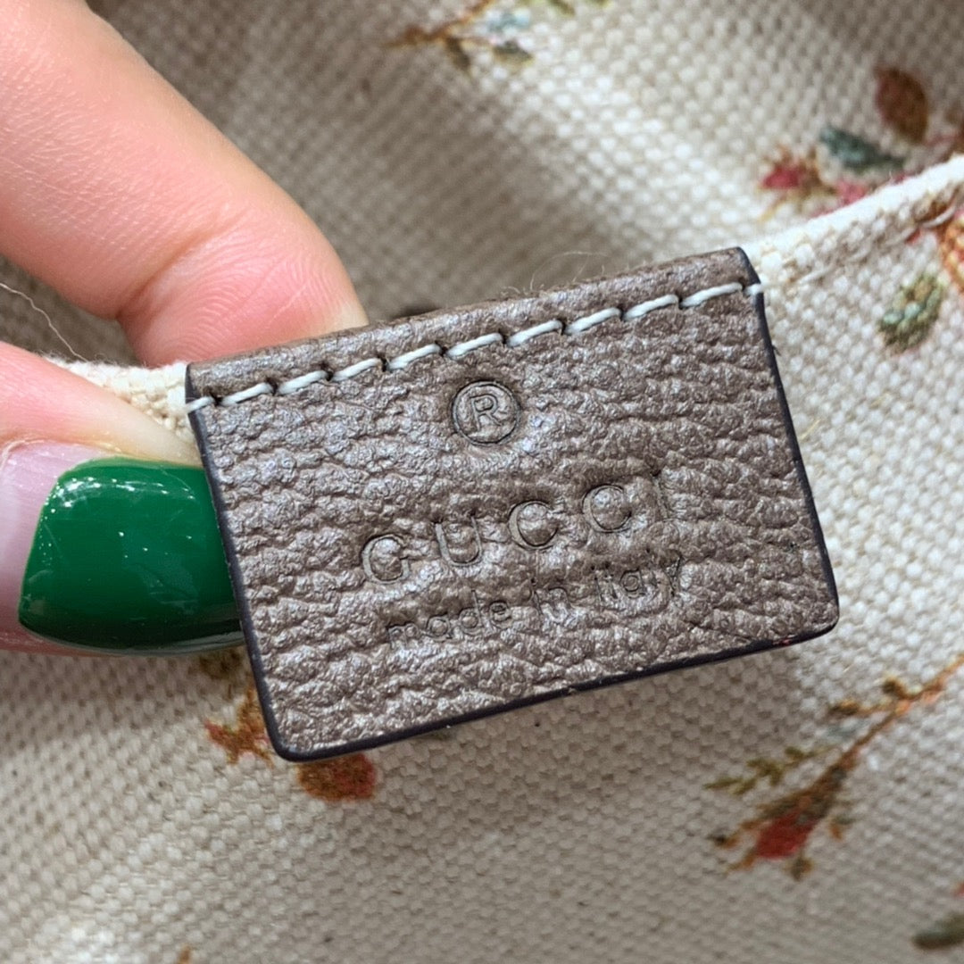 GG Supreme Neo Vintage Messenger Bag