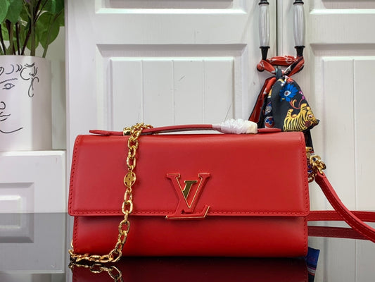 LV Wallet On Chain Capucines