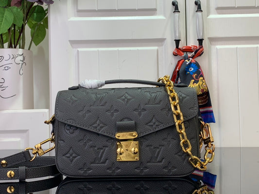 Lv Metis East West