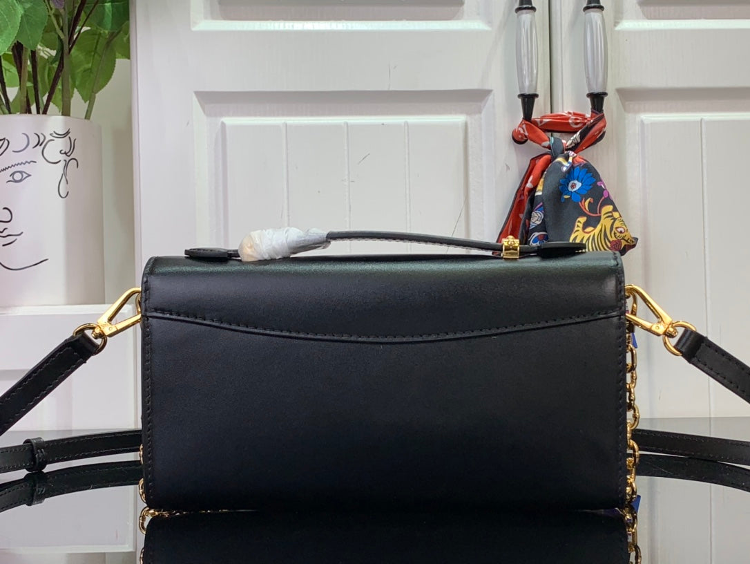 LV Wallet On Chain Capucines