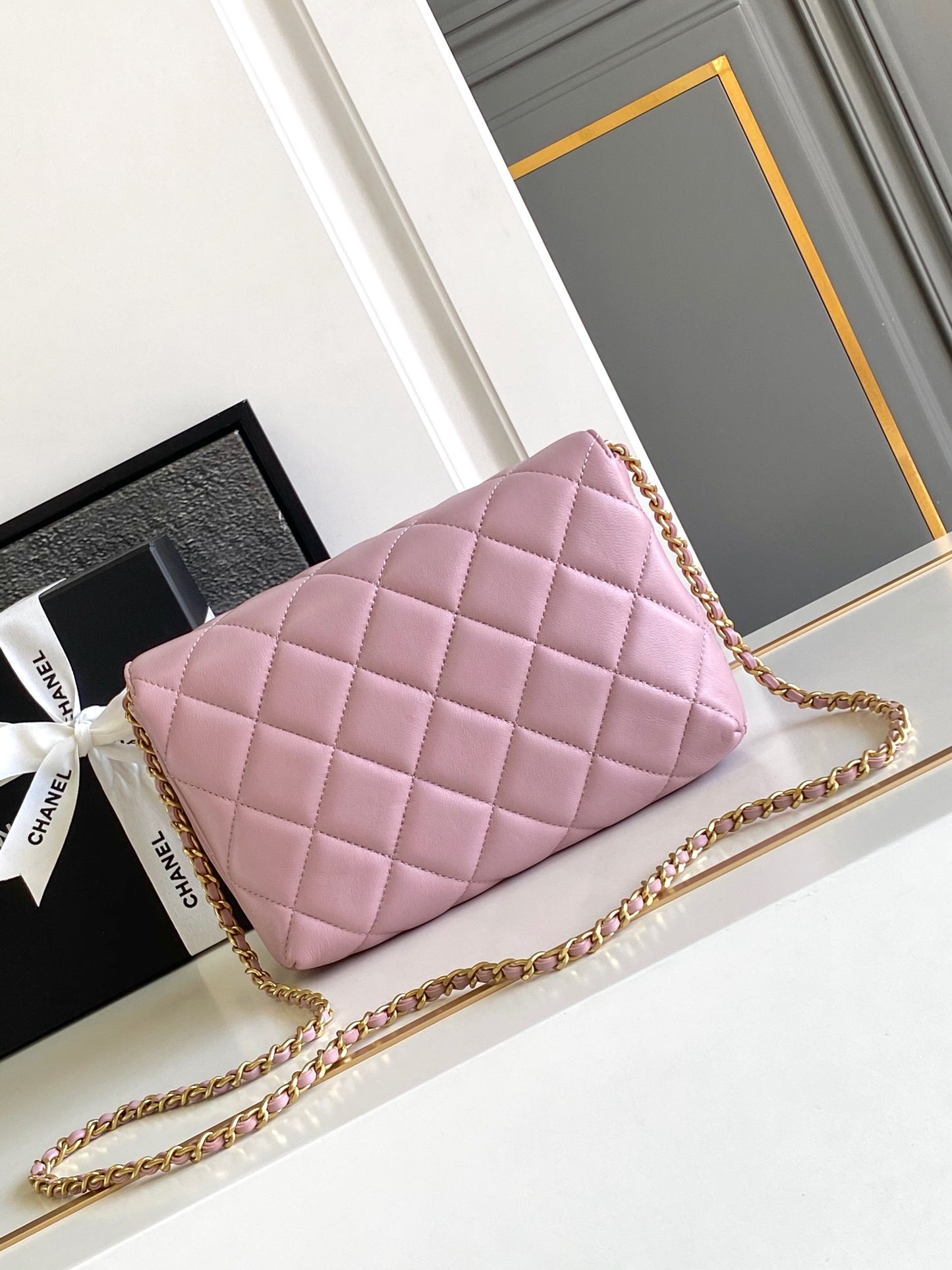 CH Pearl Twist Flap
