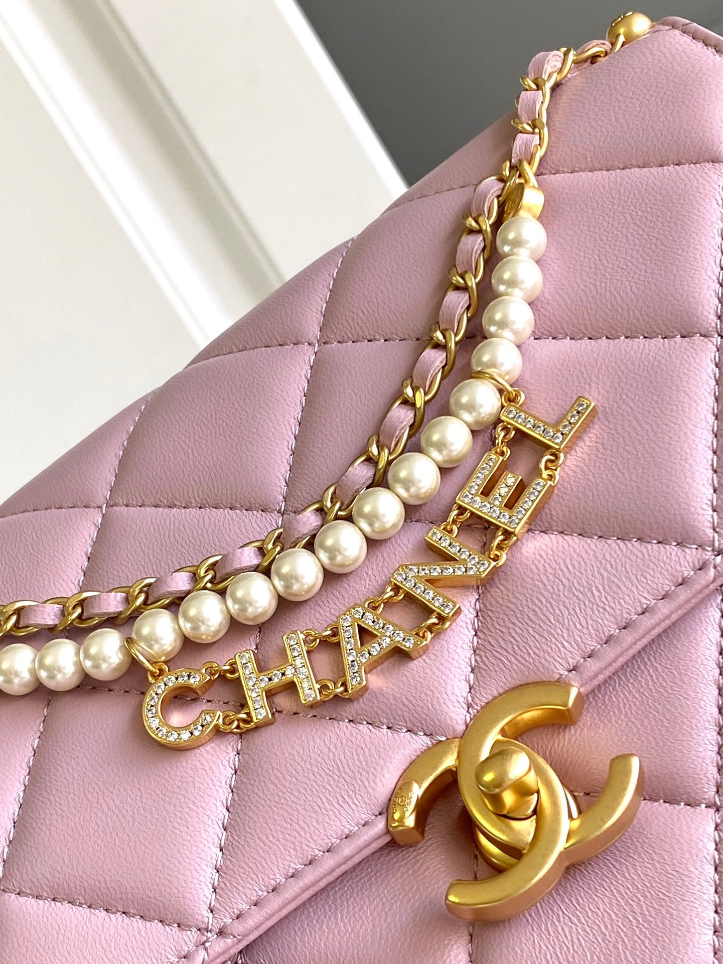 CH Pearl Twist Flap