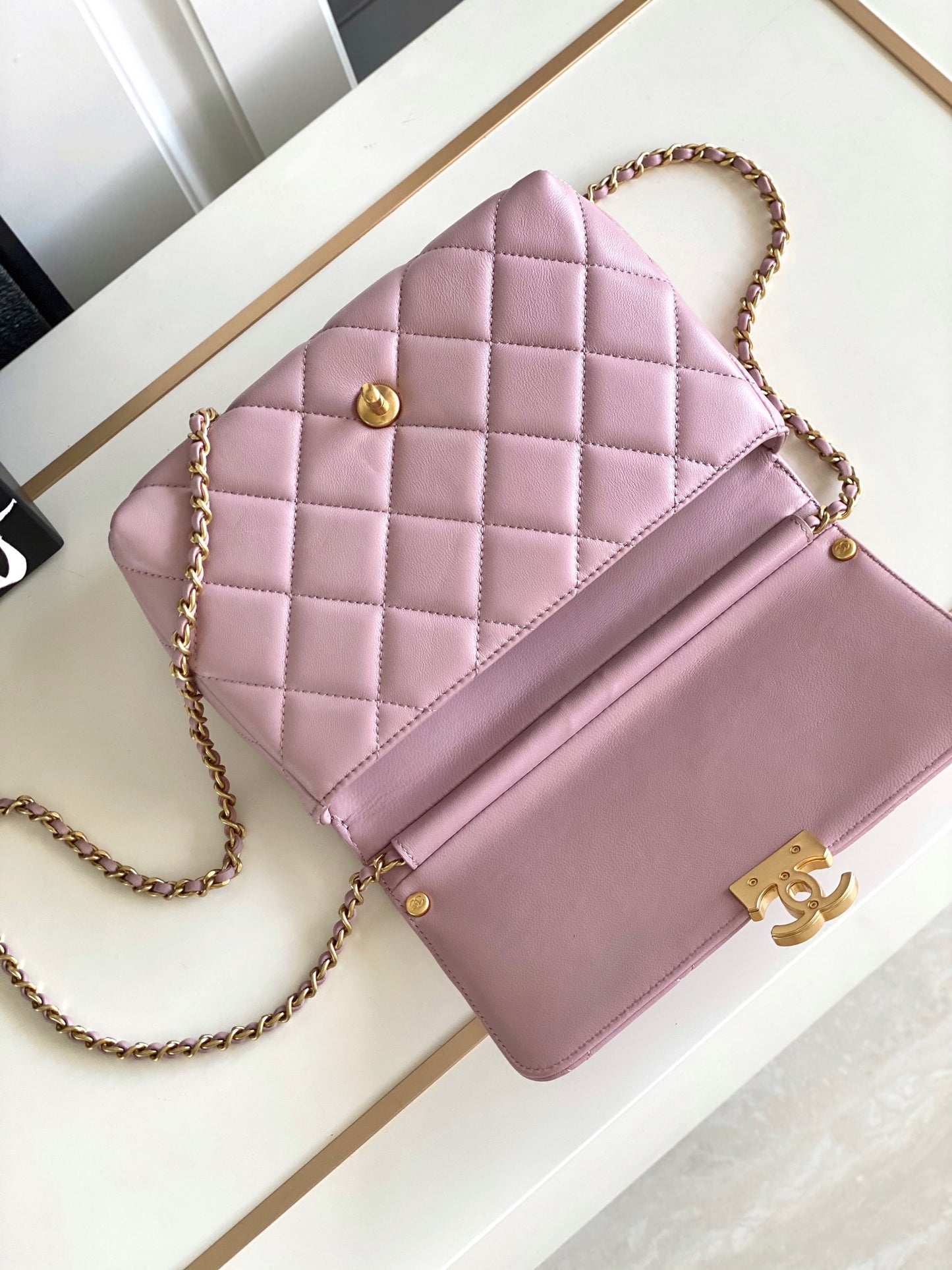 CH Pearl Twist Flap