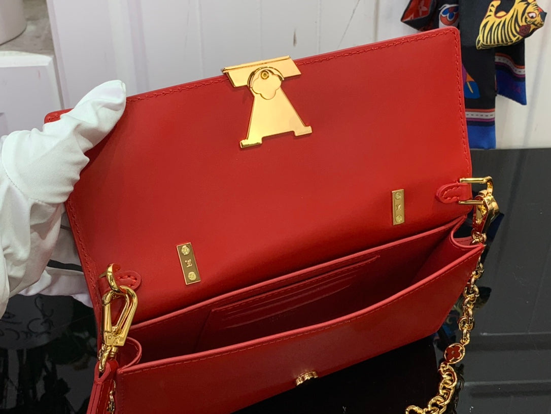 LV Wallet On Chain Capucines